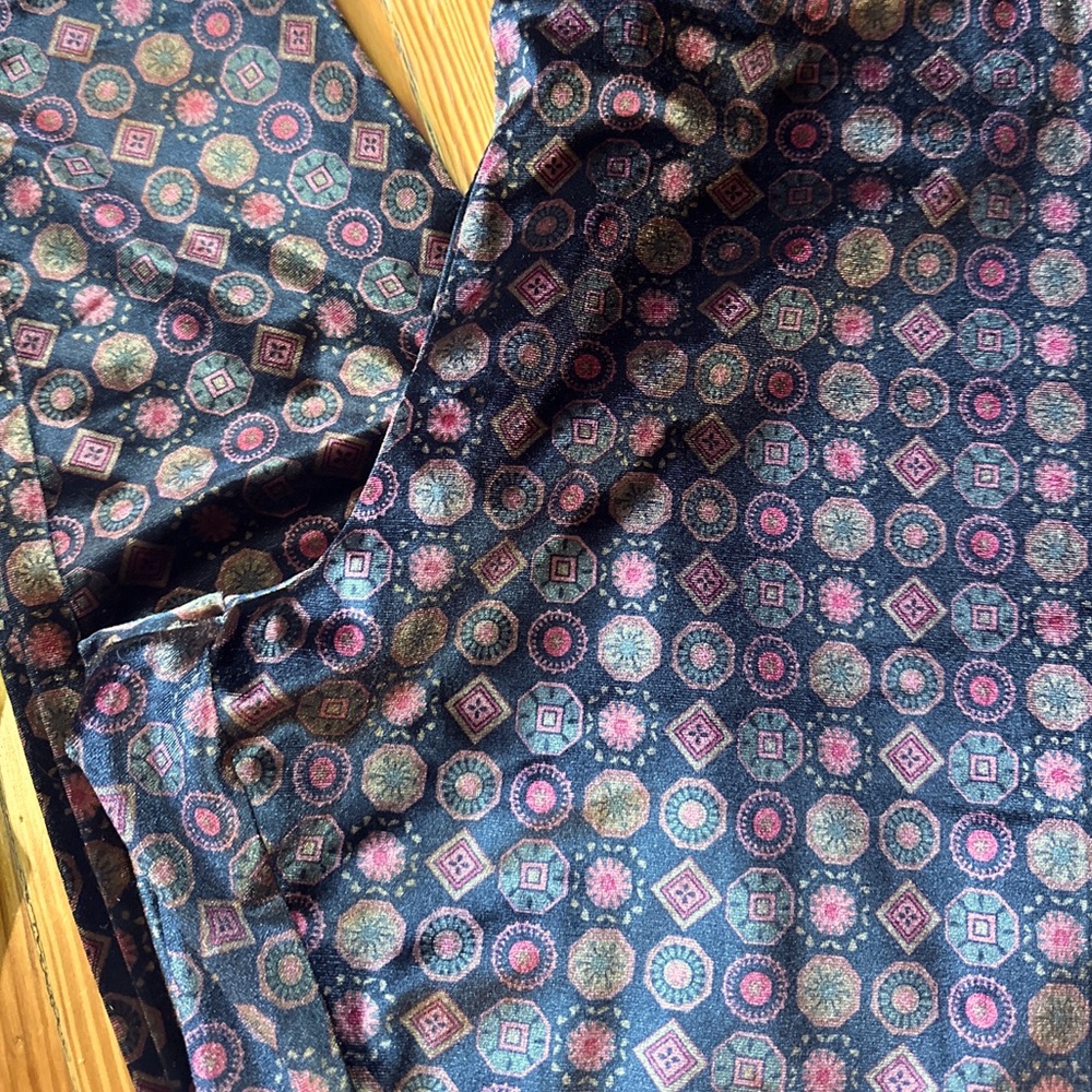 HUE Velvet Leggings Large- Geometric Circle patterns